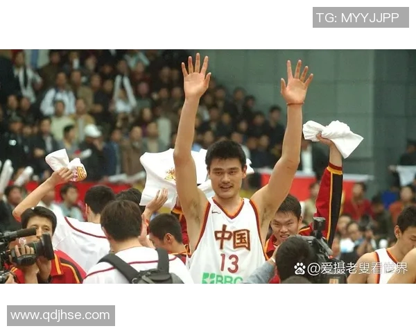 姚明背影中的坚韧与荣耀展现了中国篮球的辉煌历程与未来希望 姚明背影中的坚韧与荣耀展现了中国篮球的辉煌历程与未来希望