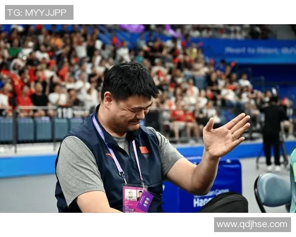 姚明因男篮比赛争议行为遭罚单引发广泛讨论与反思 姚明因男篮比赛争议行为遭罚单引发广泛讨论与反思