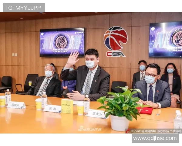 姚明在悉尼佩戴口罩引发热议引关注疫情防控与公众健康意识提升 姚明在悉尼佩戴口罩引发热议引关注疫情防控与公众健康意识提升