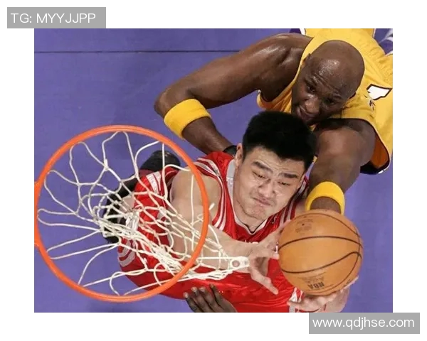 姚明传球瞬间定格篮球场上的传奇时刻与团队精神 姚明传球瞬间定格篮球场上的传奇时刻与团队精神