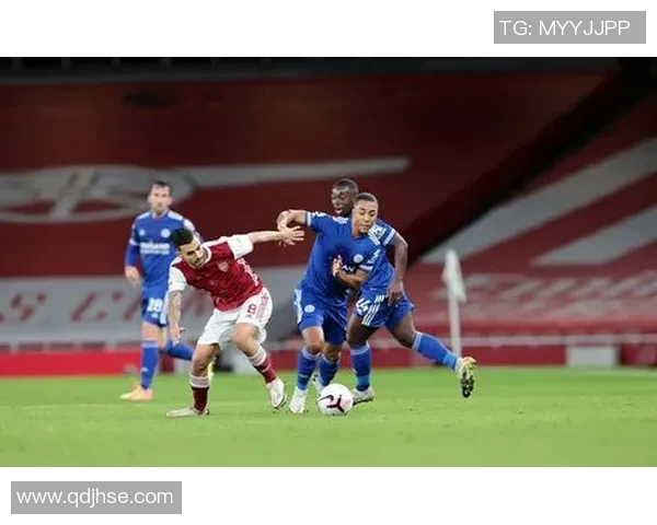 利兹联队与莱切城的激烈对决展现英超球队的实力与魅力 利兹联队与莱切城的激烈对决展现英超球队的实力与魅力