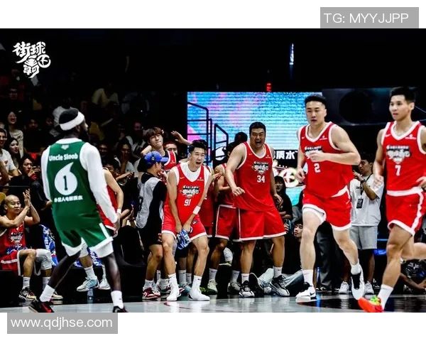 篮球明星亲临成都篮球店分享技巧与经验助力年轻球员成长