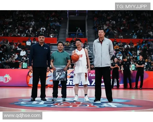 杨冲篮球明星的成长之路与辉煌成就揭秘